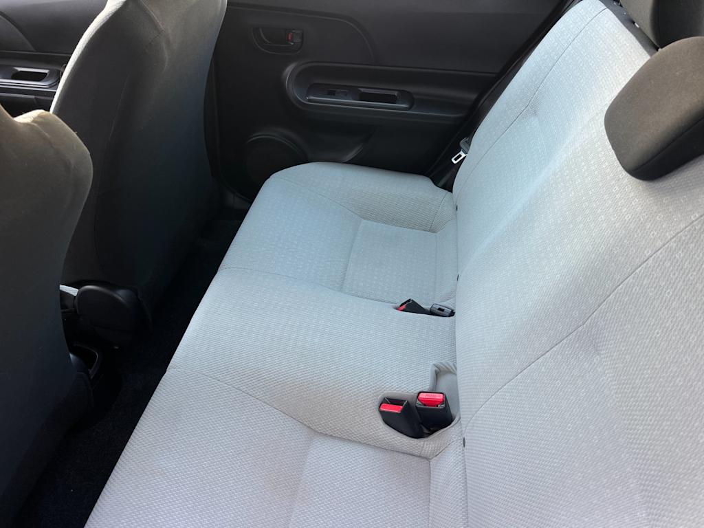Thumbnail: 2015 Toyota Prius c - 11