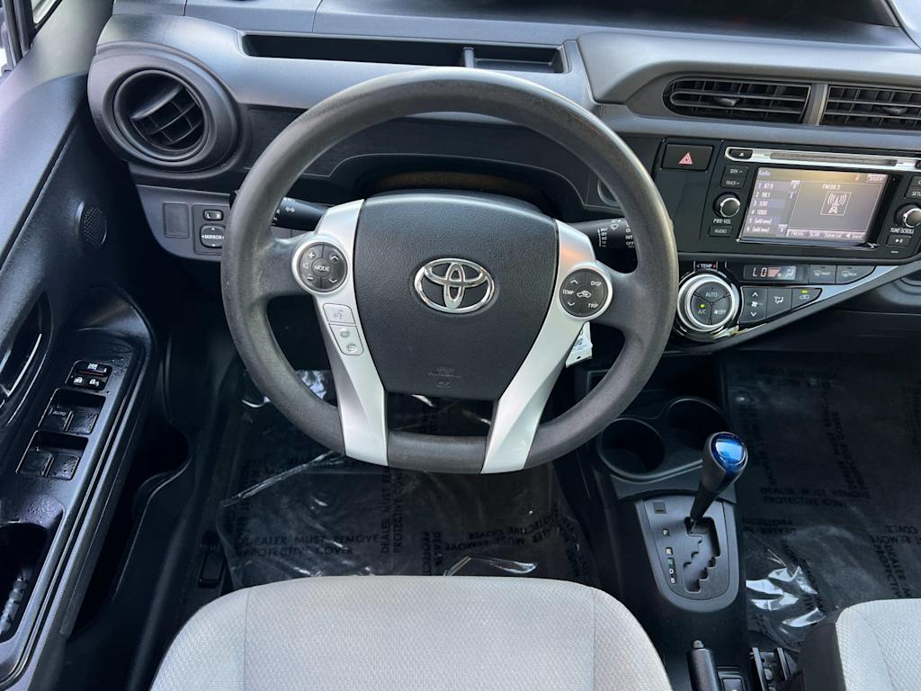 Thumbnail: 2015 Toyota Prius c - 12