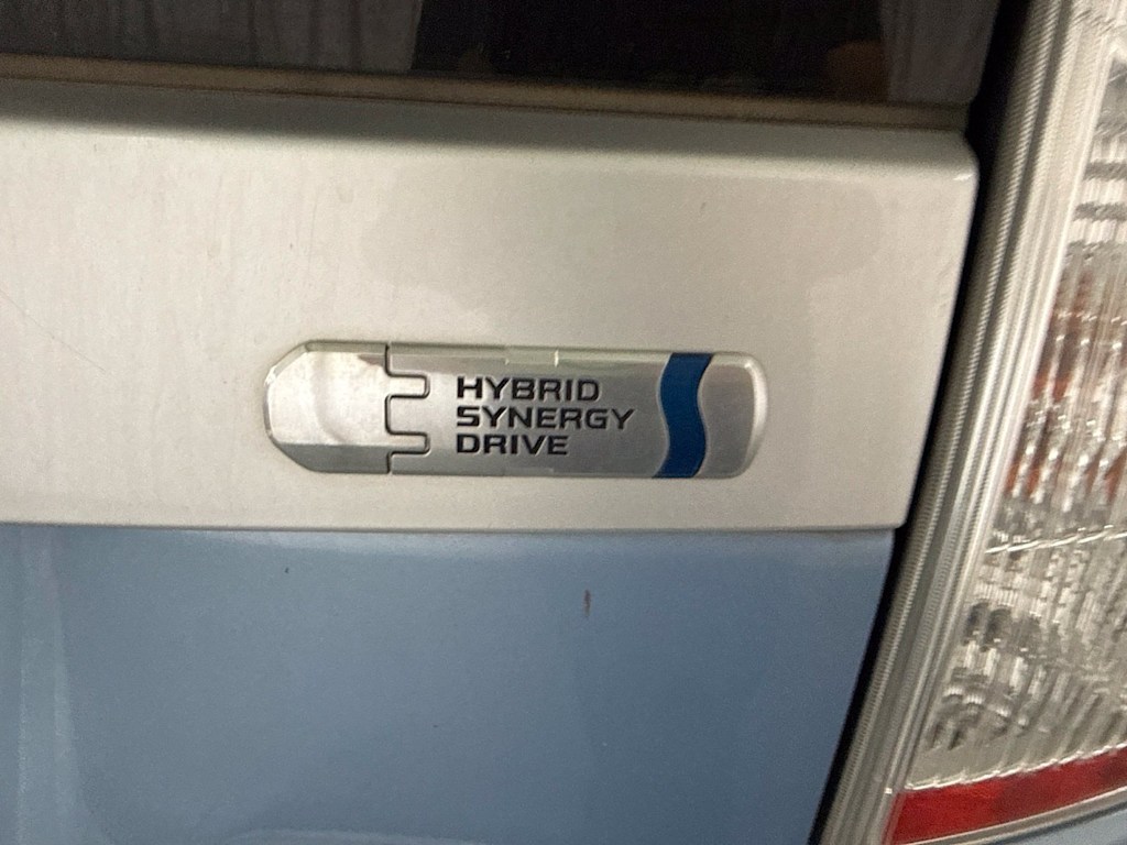 Thumbnail: 2015 Toyota Prius - 21