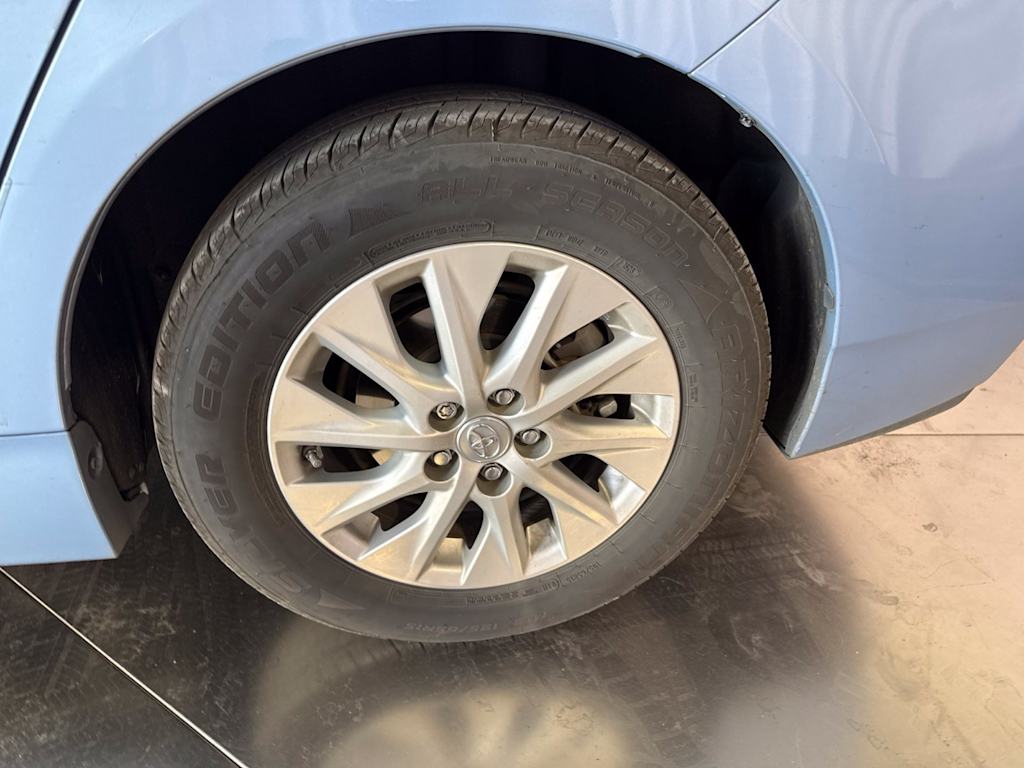 Thumbnail: 2015 Toyota Prius - 7