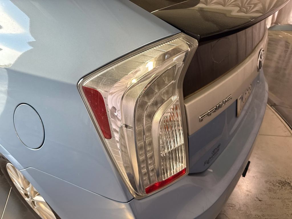 Thumbnail: 2015 Toyota Prius - 18