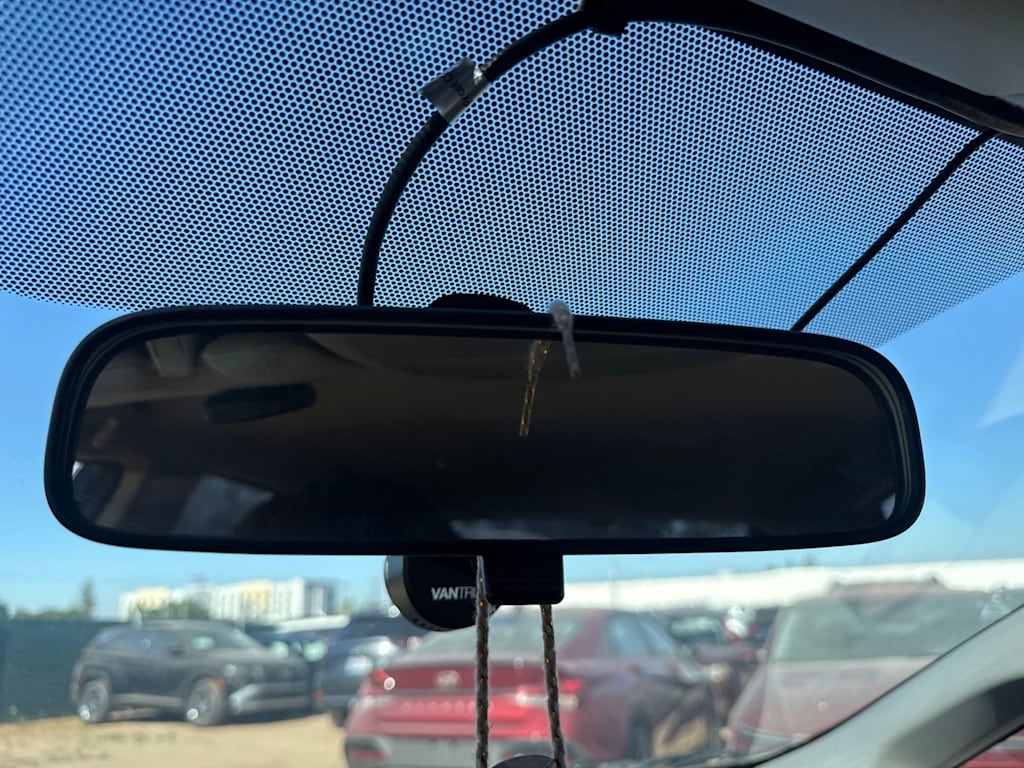 Thumbnail: 2015 Toyota Prius - 29