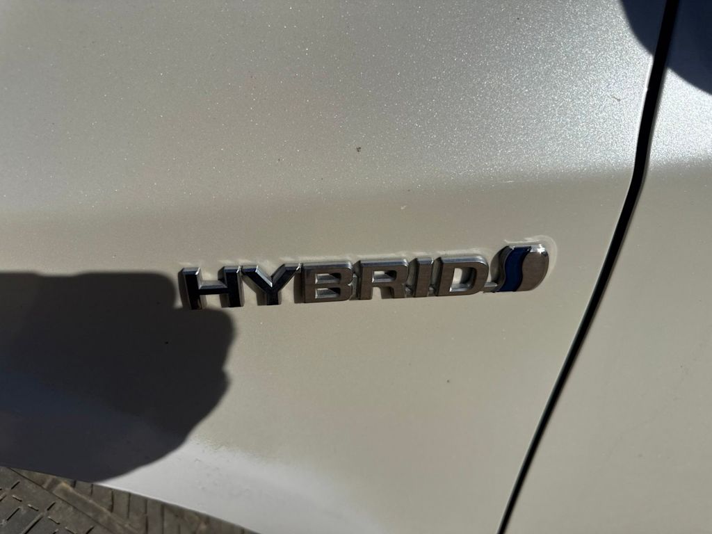 Thumbnail: 2015 Toyota Prius - 16