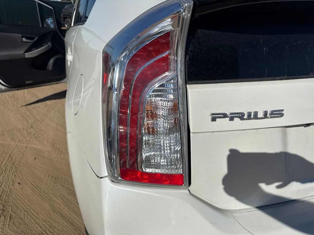 Thumbnail: 2015 Toyota Prius - 18
