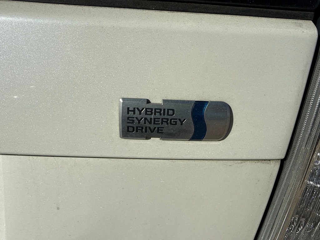Thumbnail: 2015 Toyota Prius - 21