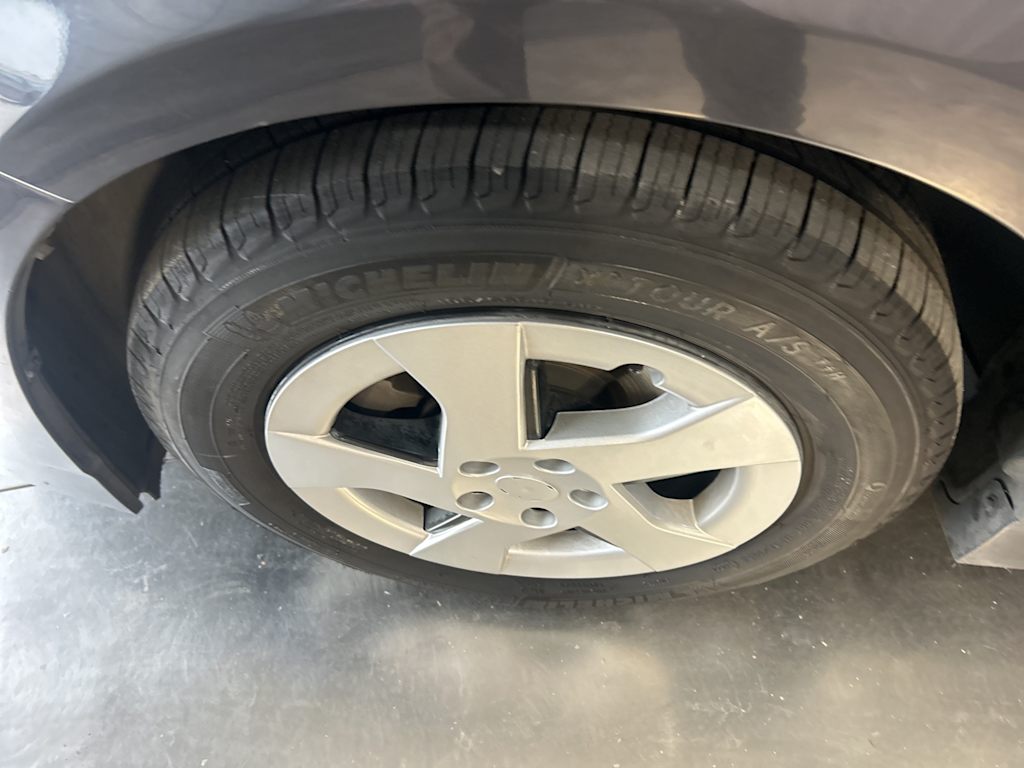 Thumbnail: 2012 Toyota Prius - 23