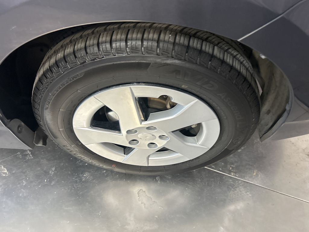 Thumbnail: 2012 Toyota Prius - 4