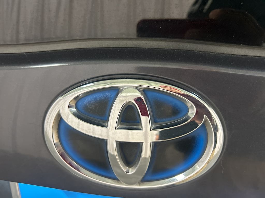 Thumbnail: 2012 Toyota Prius - 19