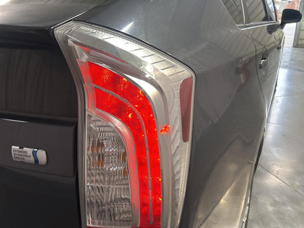 Thumbnail: 2012 Toyota Prius - 17