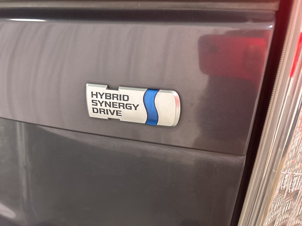 Thumbnail: 2012 Toyota Prius - 18