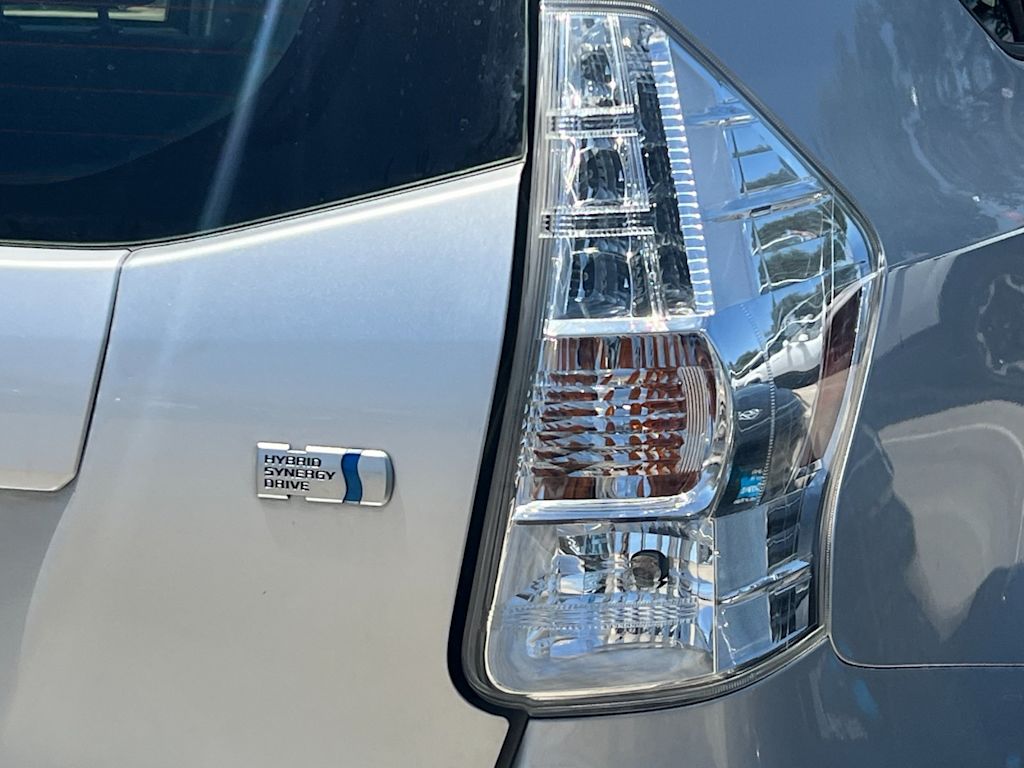 Thumbnail: 2014 Toyota Prius v - 18