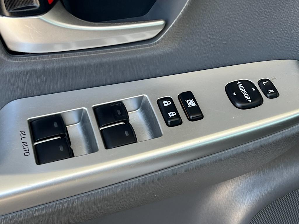 Thumbnail: 2014 Toyota Prius v - 23