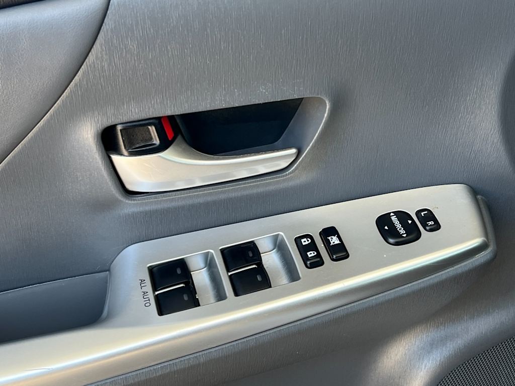 Thumbnail: 2014 Toyota Prius v - 22