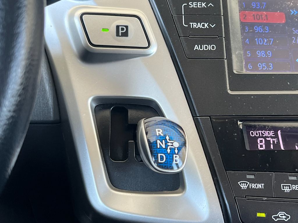 Thumbnail: 2014 Toyota Prius v - 15