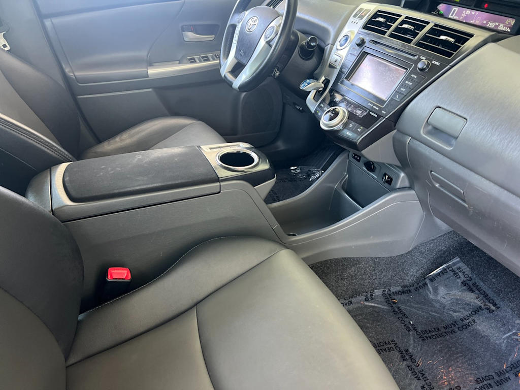 Thumbnail: 2014 Toyota Prius v - 13