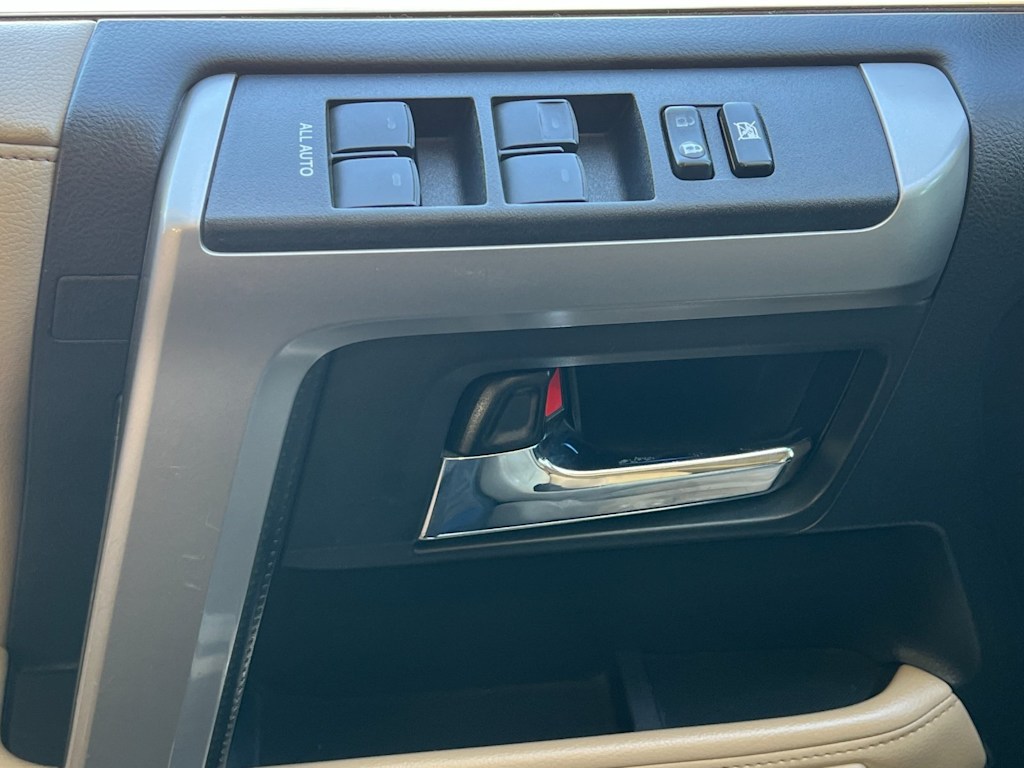 Thumbnail: 2015 Toyota 4Runner - 22