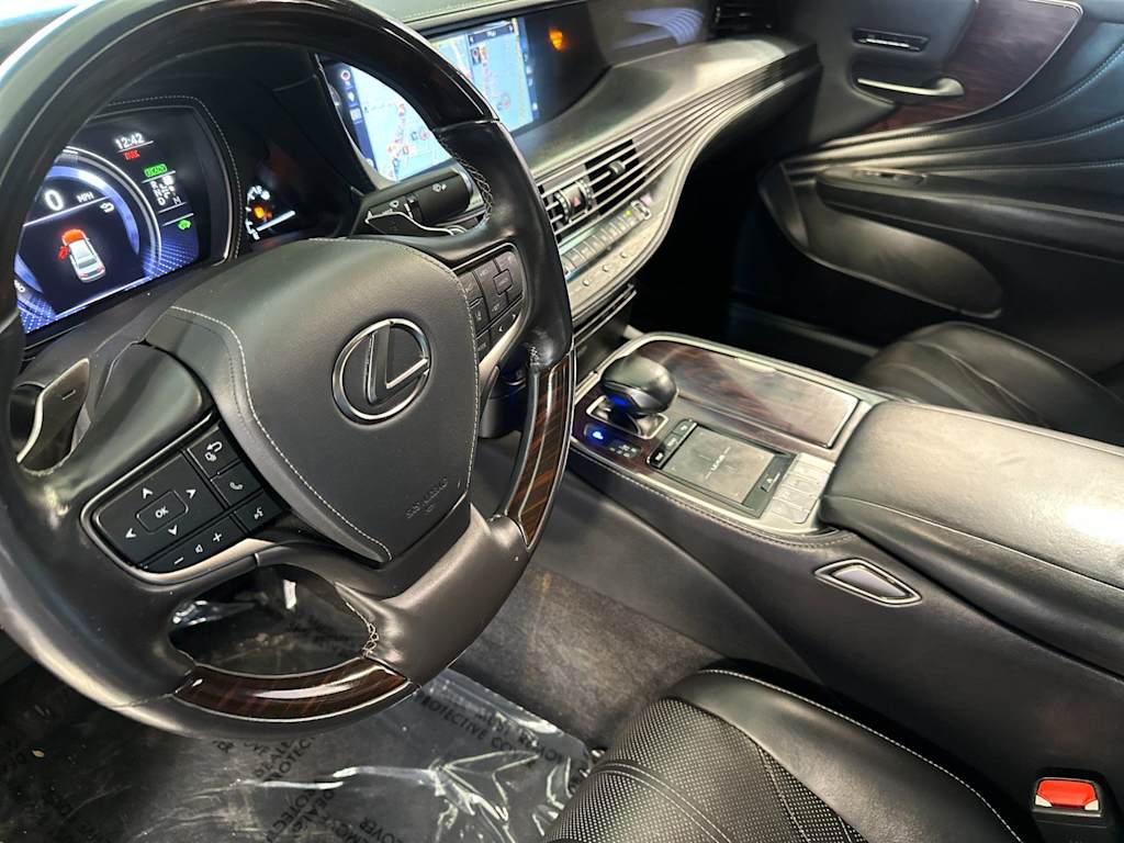 Thumbnail: 2020 Lexus LS - 9