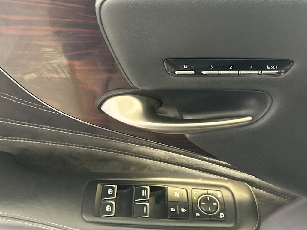 Thumbnail: 2020 Lexus LS - 21