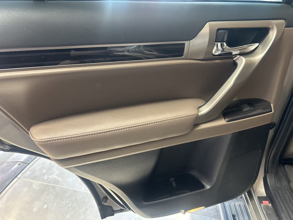 Thumbnail: 2020 Lexus GX - 25