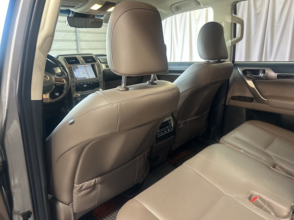 Thumbnail: 2020 Lexus GX - 10