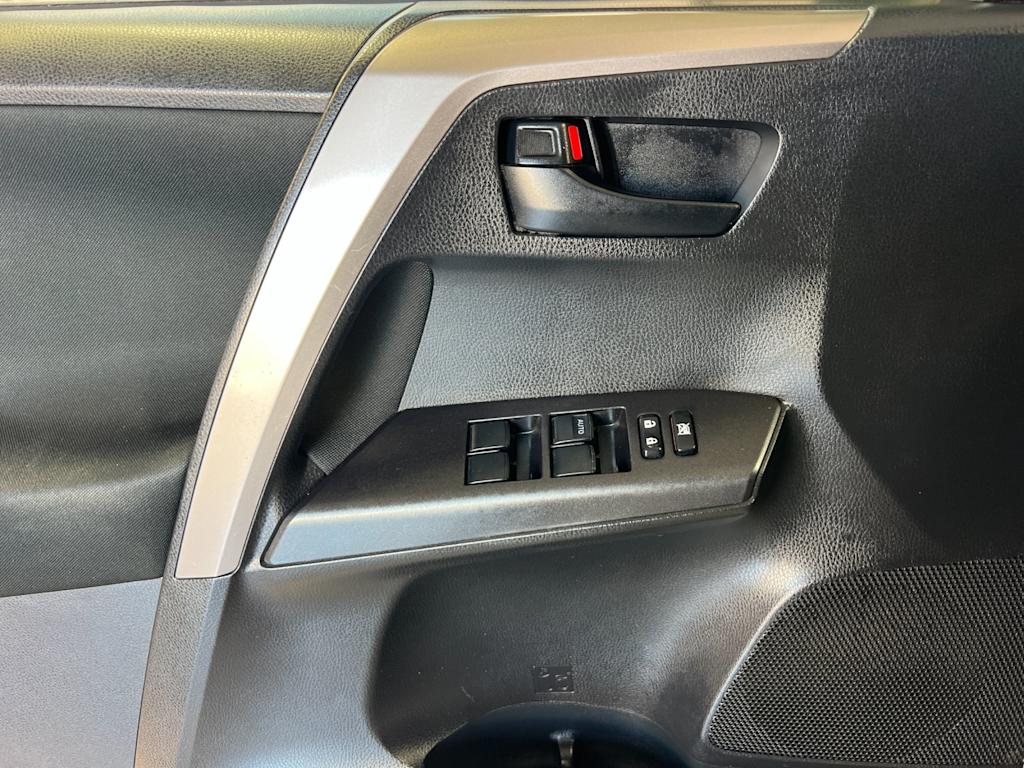 Thumbnail: 2018 Toyota RAV4 - 23