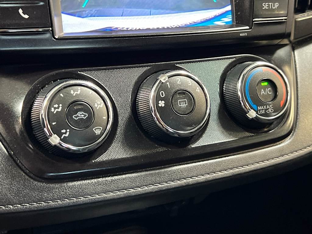 Thumbnail: 2018 Toyota RAV4 - 26