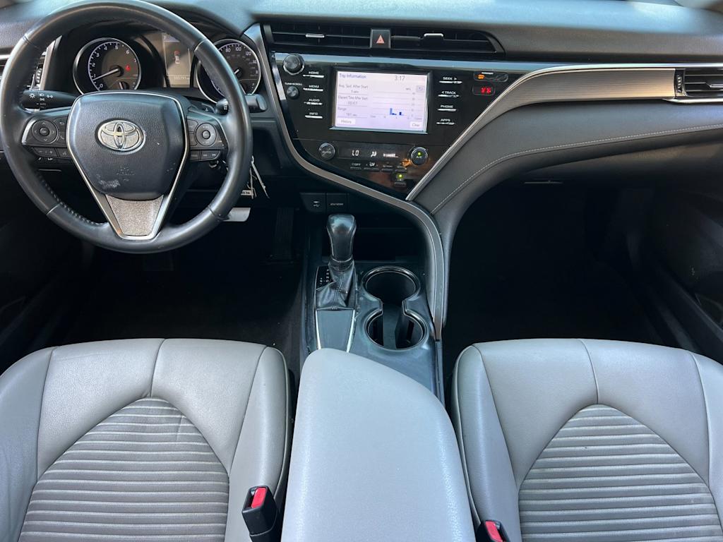 2018 Toyota Camry SE 2