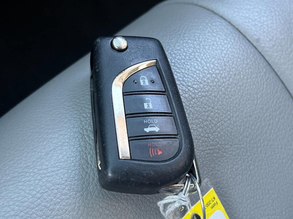 2018 Toyota Camry SE 18