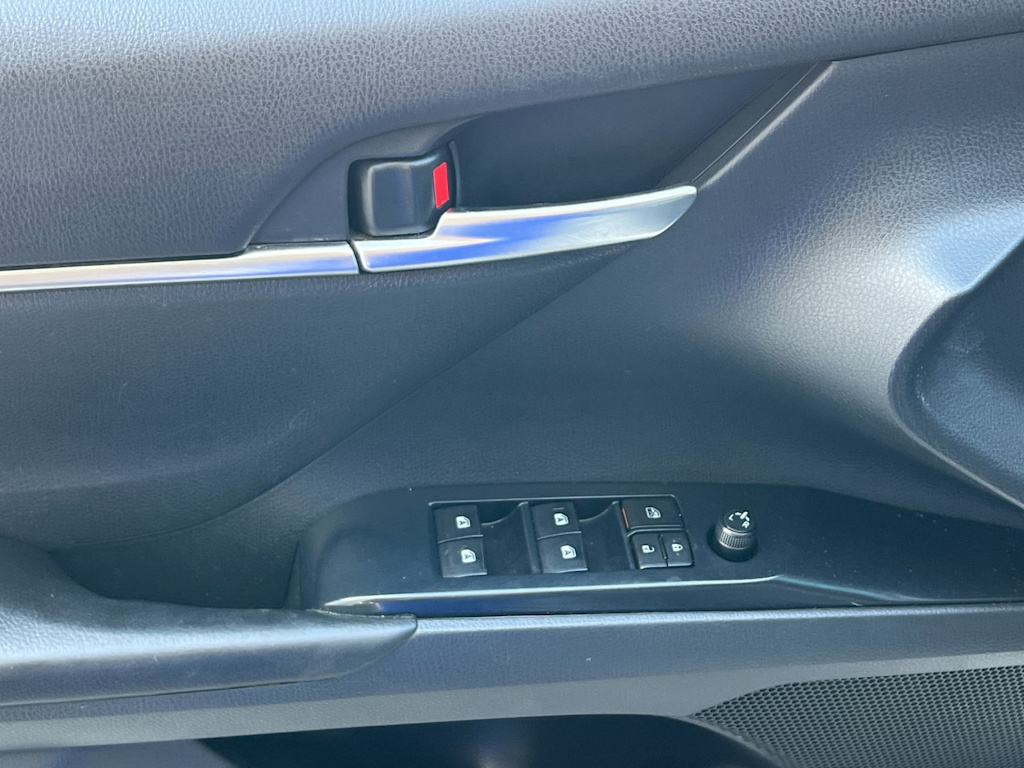 2018 Toyota Camry SE 23