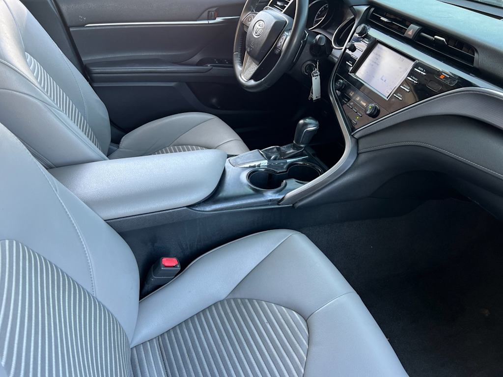 2018 Toyota Camry SE 10