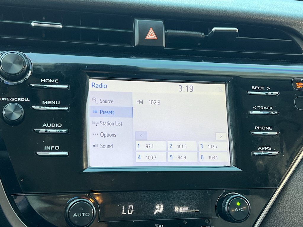 2018 Toyota Camry SE 15