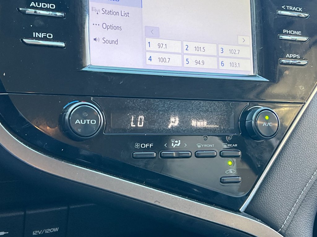 2018 Toyota Camry SE 26