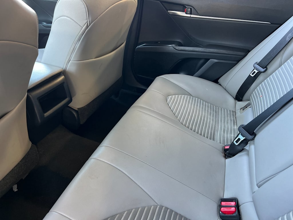2018 Toyota Camry SE 12