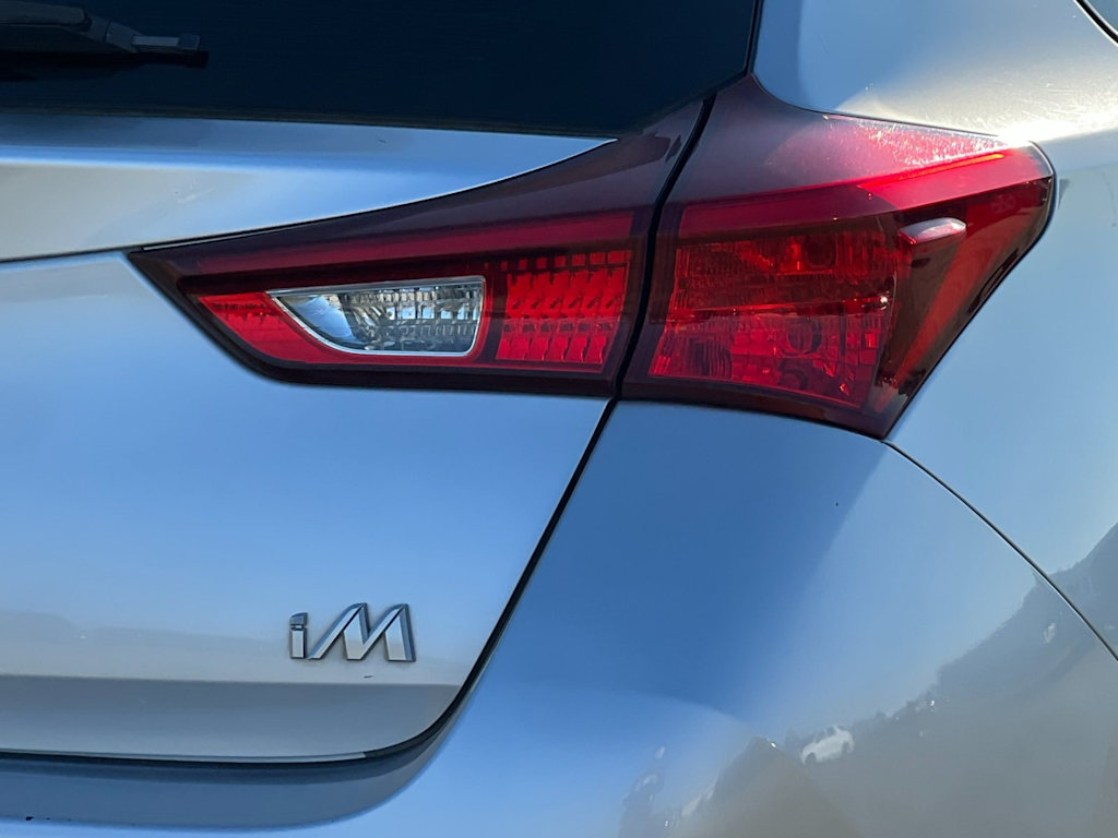 2016 Scion iM  28