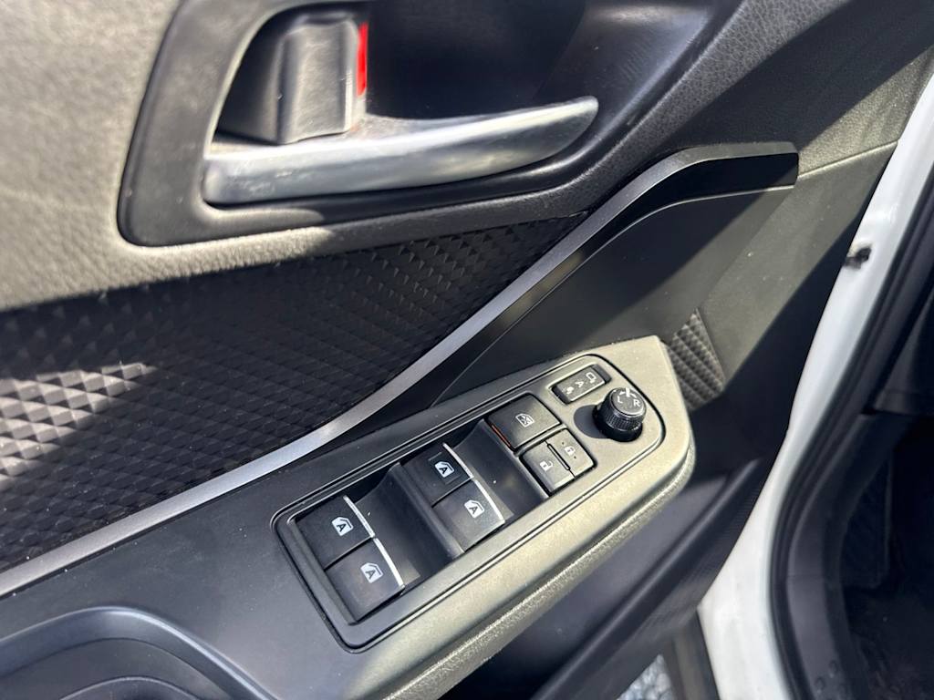 Thumbnail: 2018 Toyota C-HR - 21