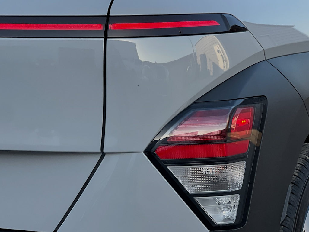 2025 Hyundai Kona SEL 13