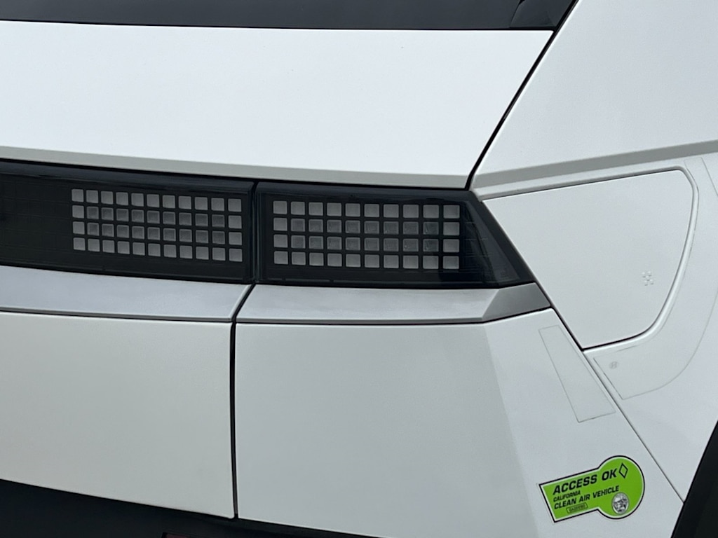 Thumbnail: 2023 Hyundai Ioniq 5 - 29