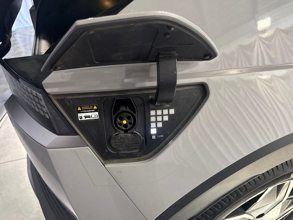 Thumbnail: 2023 Hyundai Ioniq 5 - 18