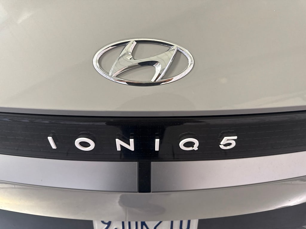 Thumbnail: 2023 Hyundai Ioniq 5 - 17