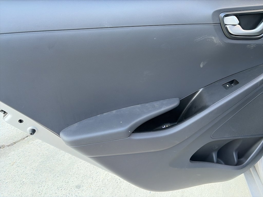 Thumbnail: 2018 Hyundai Ioniq - 26