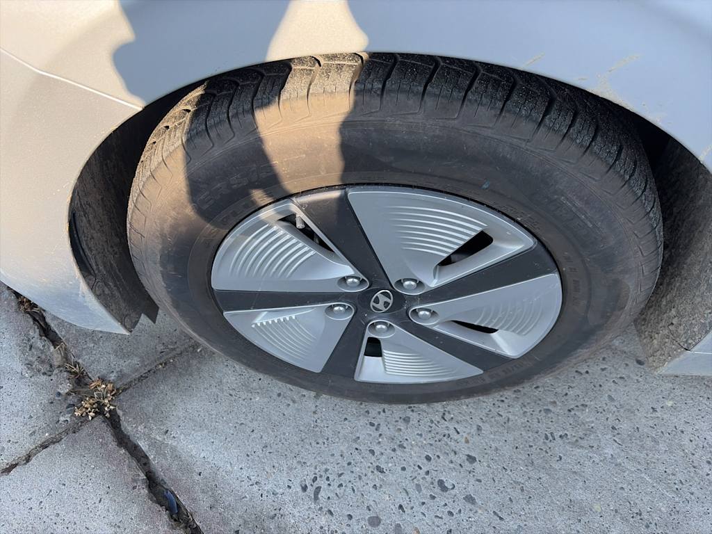 Thumbnail: 2018 Hyundai Ioniq - 25