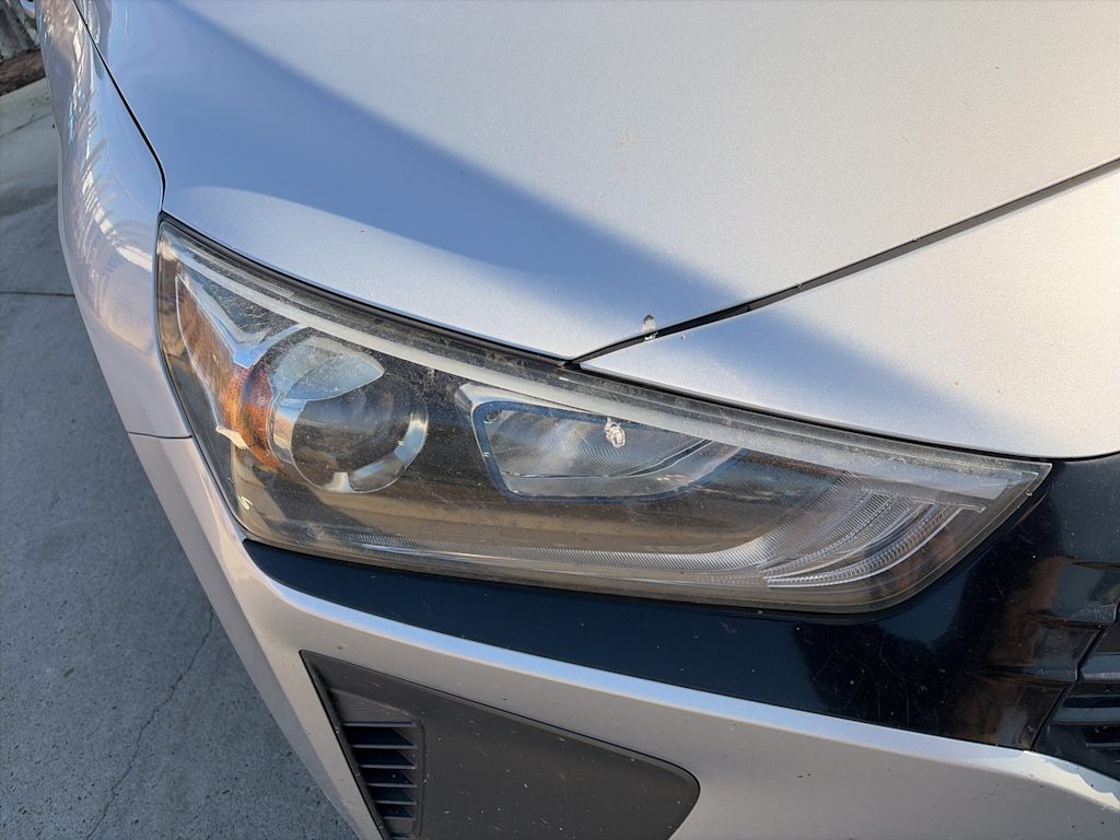 Thumbnail: 2018 Hyundai Ioniq - 15