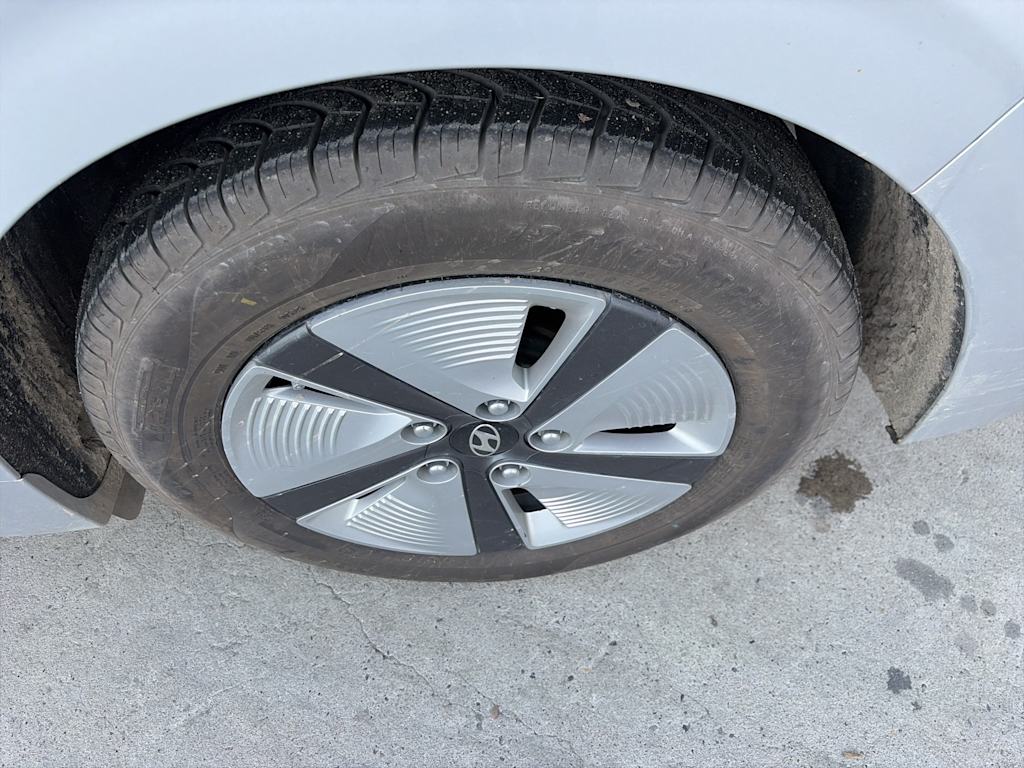 Thumbnail: 2018 Hyundai Ioniq - 24