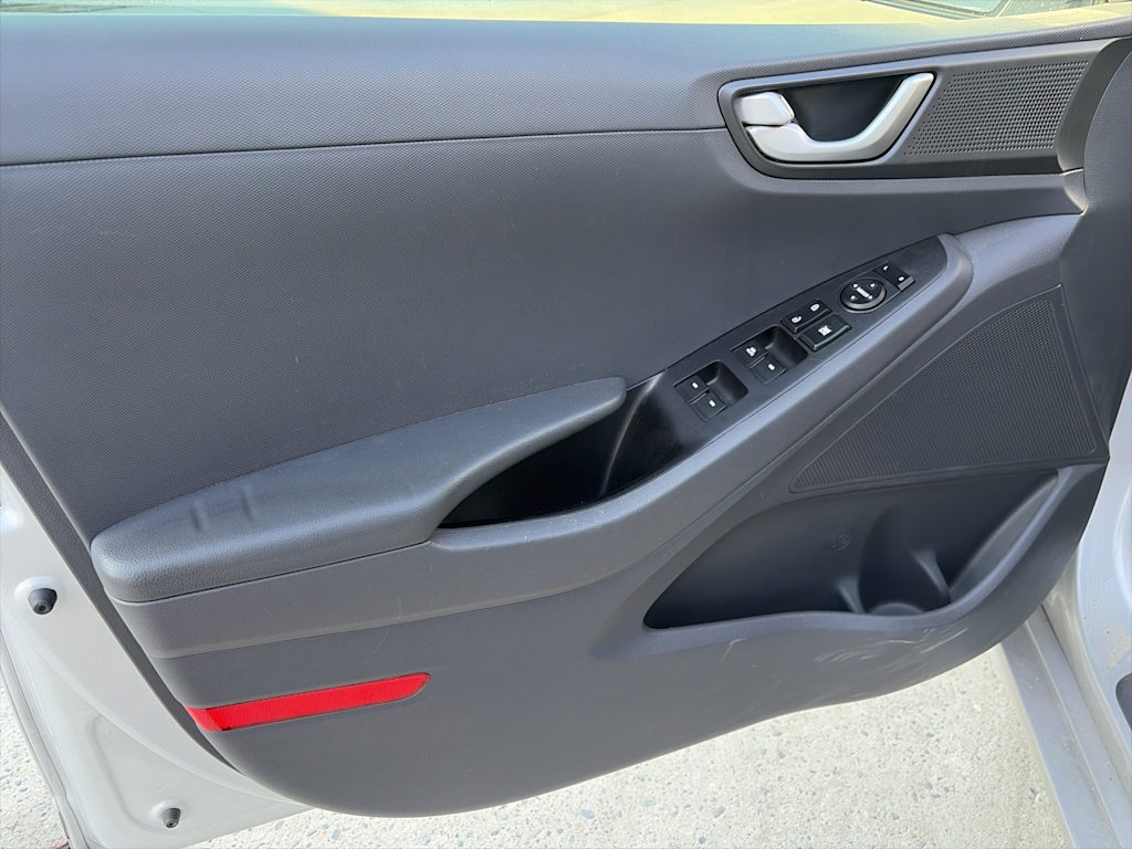 Thumbnail: 2018 Hyundai Ioniq - 29