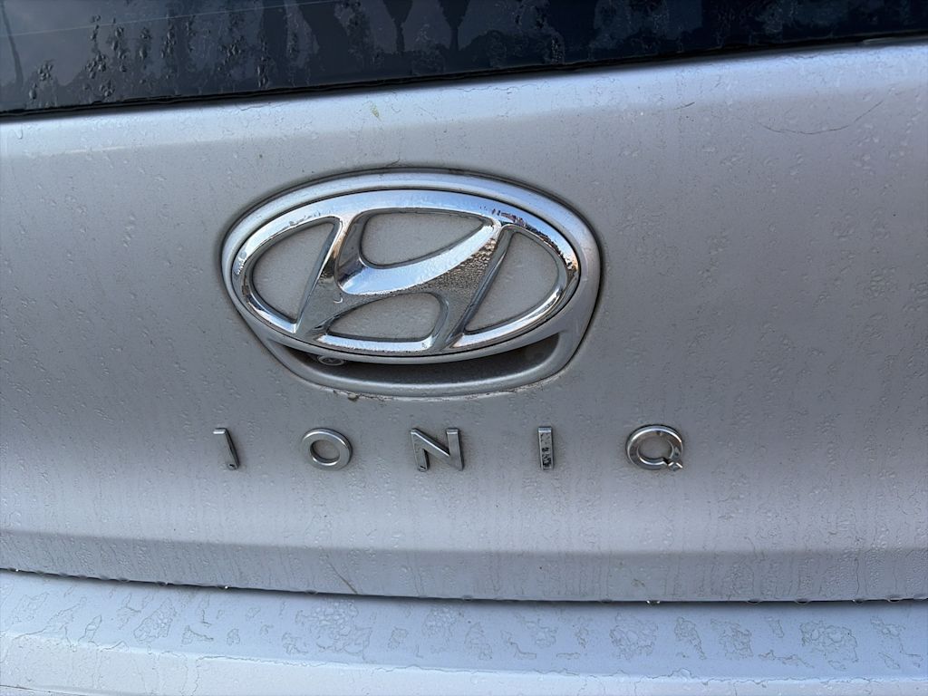 Thumbnail: 2018 Hyundai Ioniq - 22
