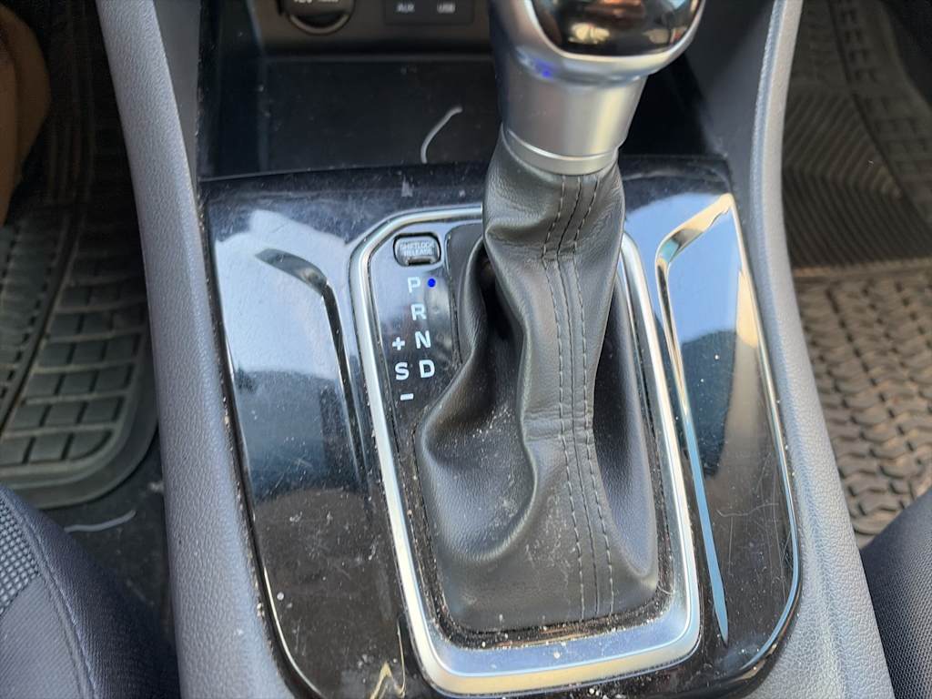 Thumbnail: 2018 Hyundai Ioniq - 12