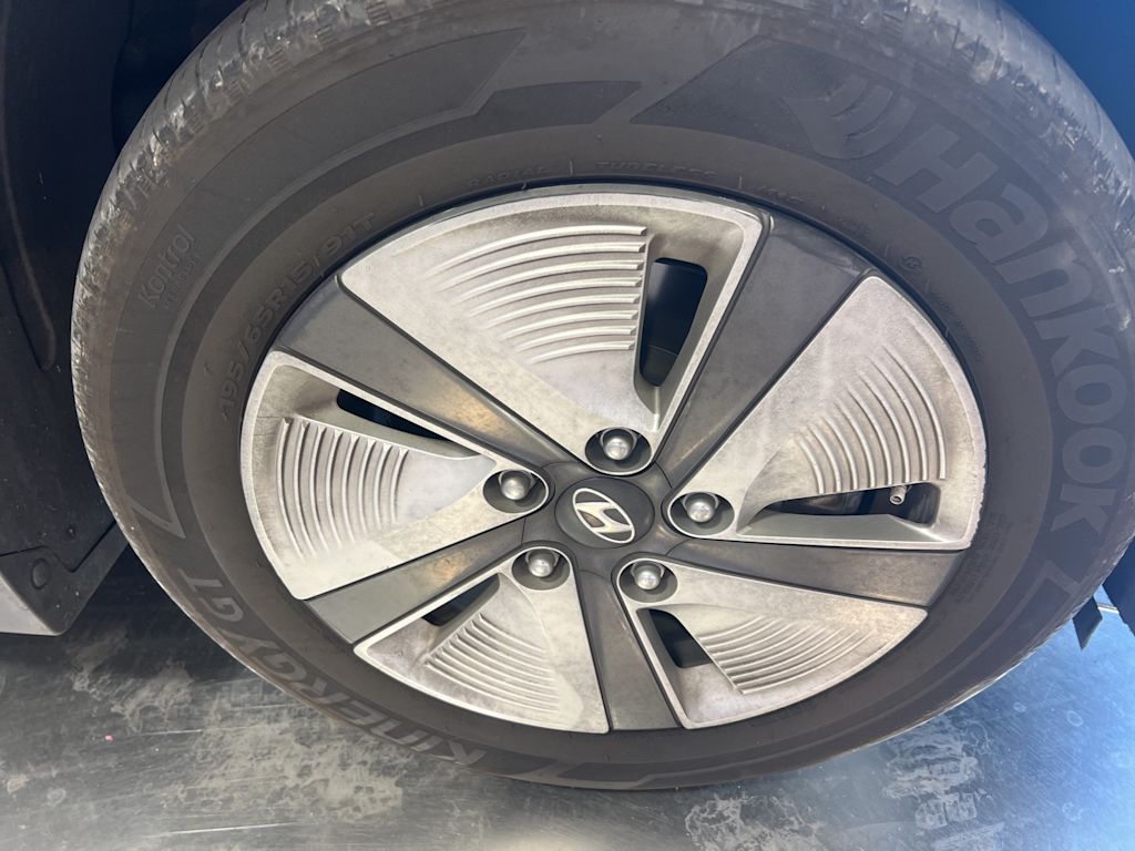 Thumbnail: 2019 Hyundai Ioniq - 15