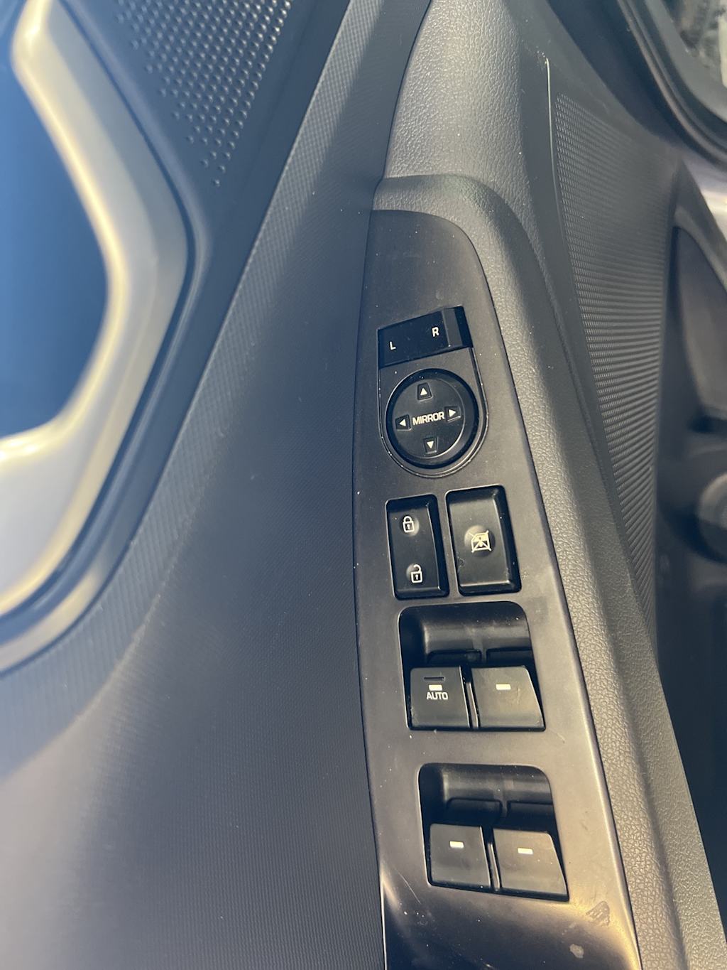 Thumbnail: 2019 Hyundai Ioniq - 23