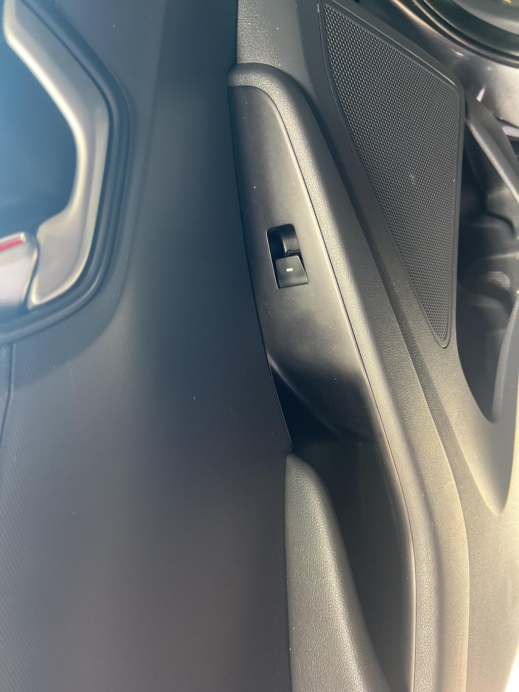 Thumbnail: 2019 Hyundai Ioniq - 10