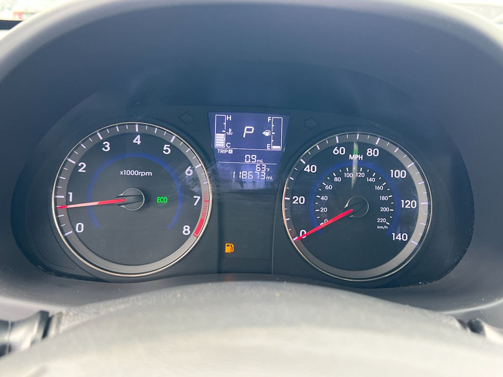 Thumbnail: 2015 Hyundai Accent - 16